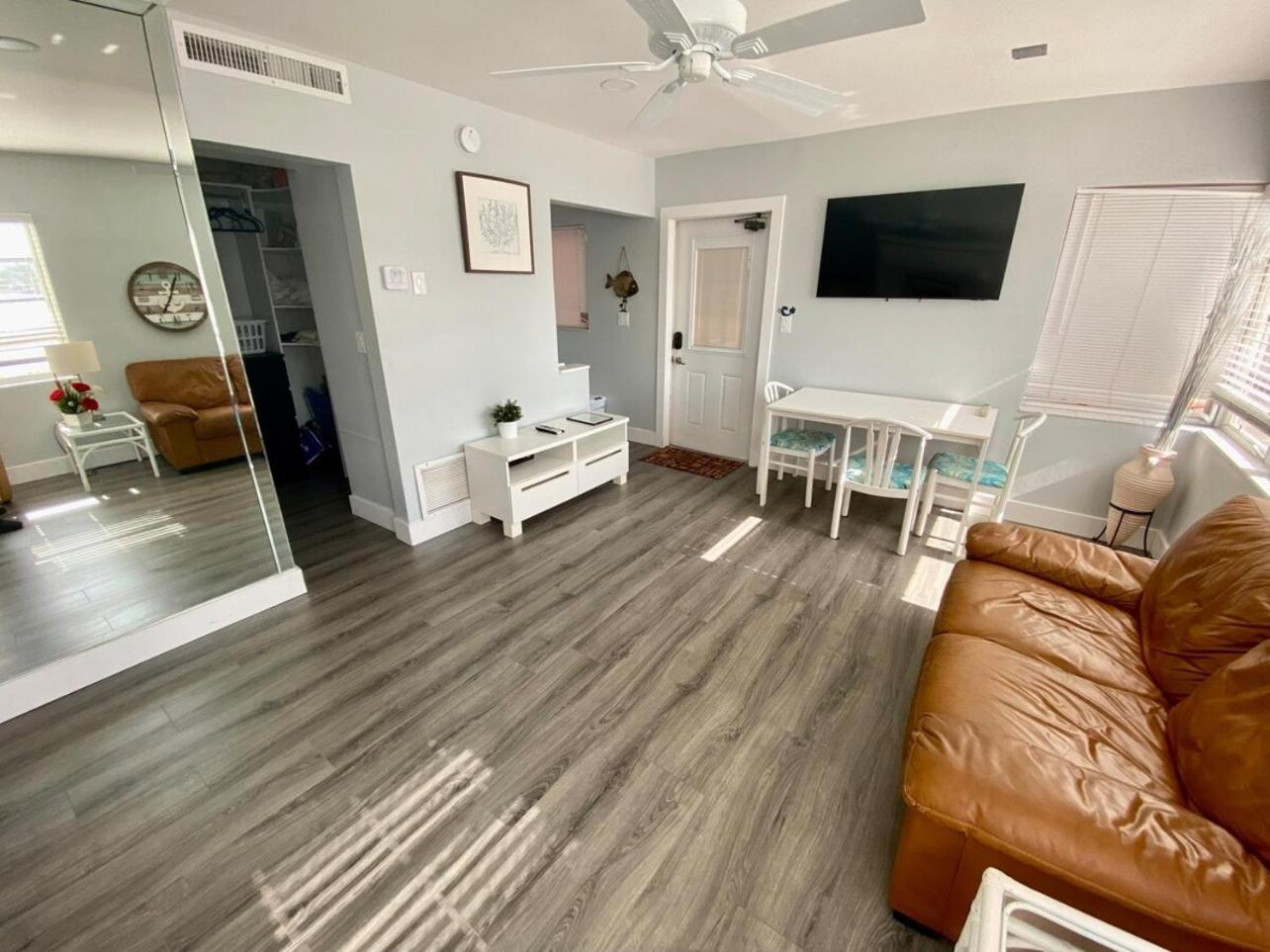 Studio Intracoastal Views! 5 Min Walk To The Beach Villa Pompano Beach Kültér fotó